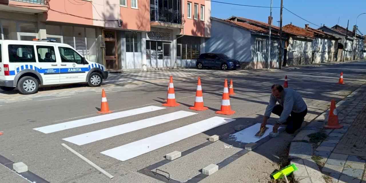 Bilecik Pazaryeri'nde yaya geçitlerine makyaj