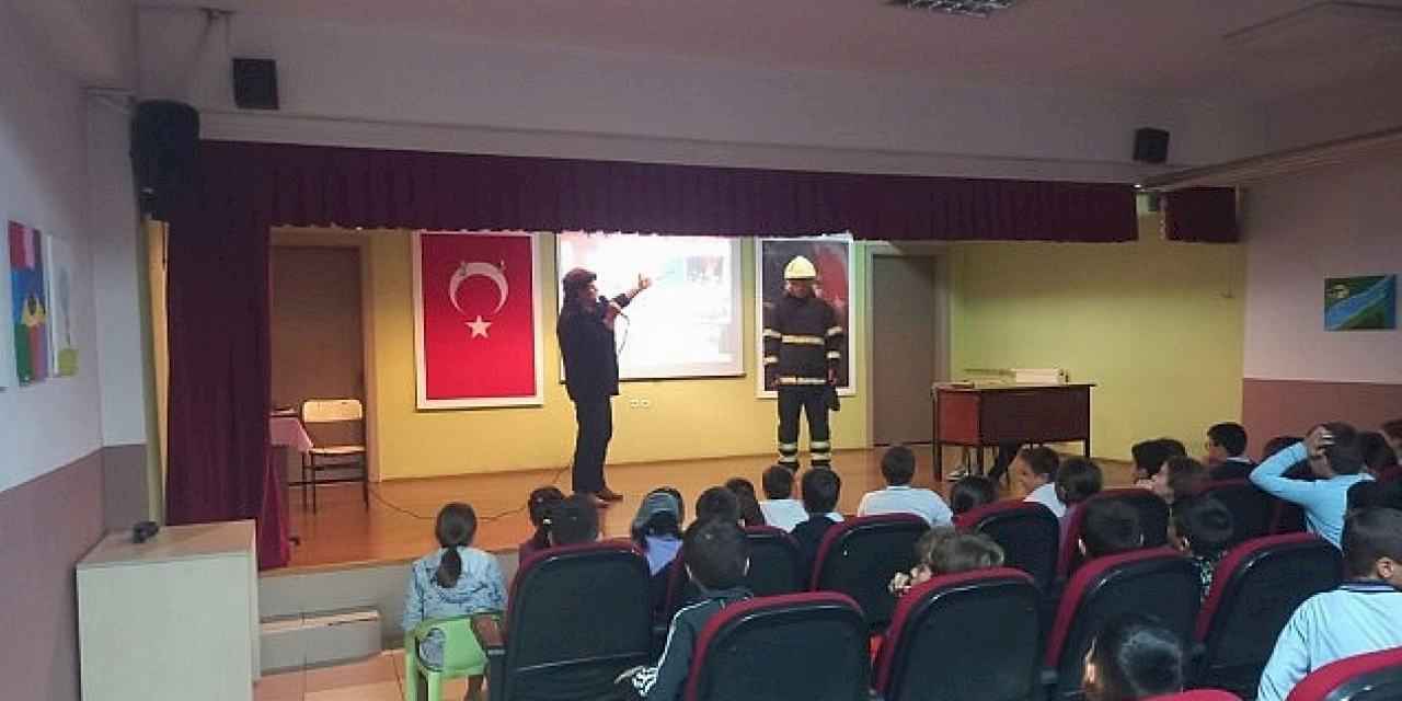 Öğrenciler itfaiyecilik mesleğini öğrendi