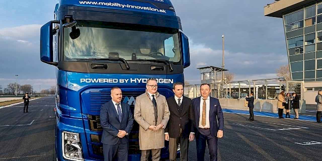 Slovakya'da Hidrojenli Kamyon Ford Trucks desteğiyle üretildi