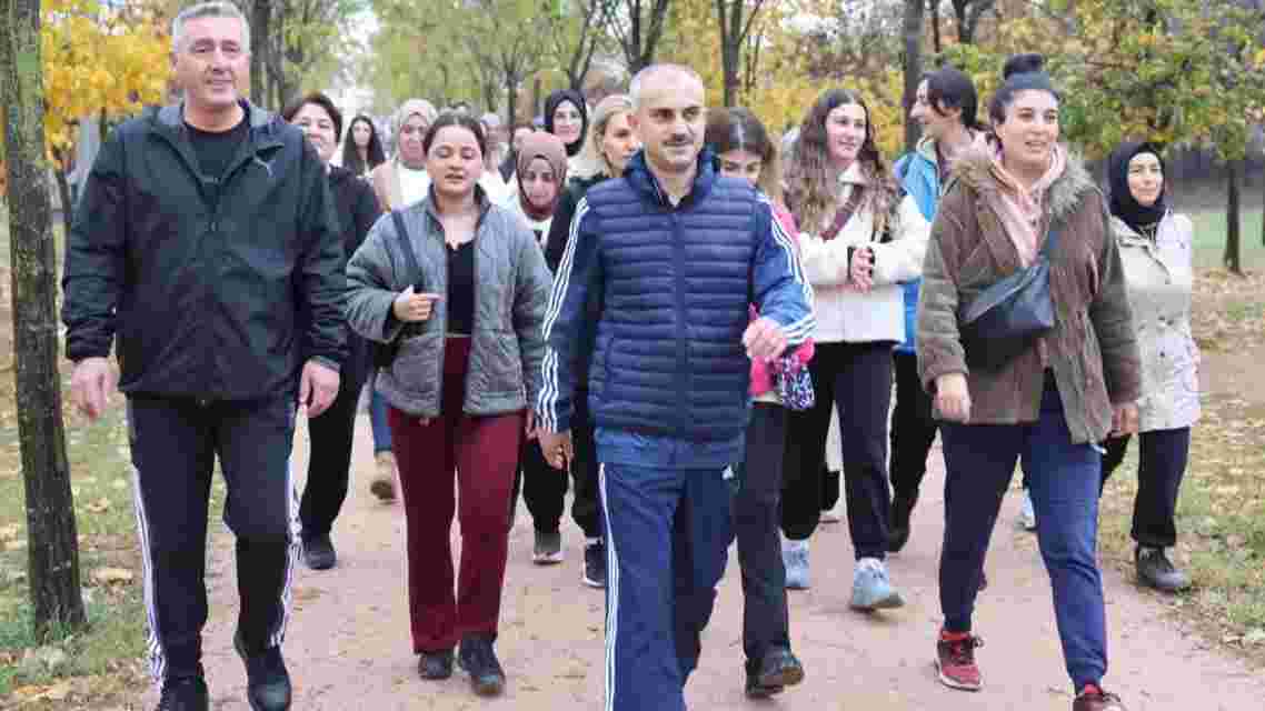 Kocaeli Çayırova'da Çiftçi öğretmenlerle yürüdü