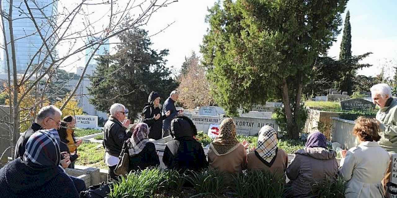 Usta sanatçı Kerem Yılmazer mezarı başında anıldı