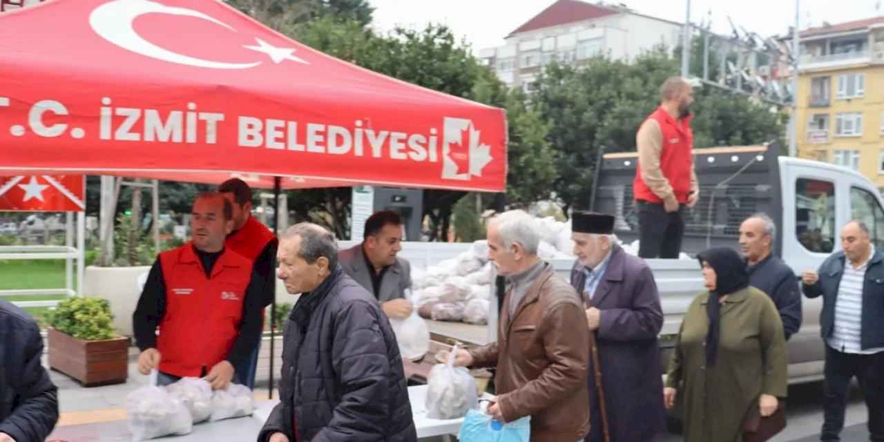 Kocaeli İzmit'te halka ücretsiz istiridye mantarı