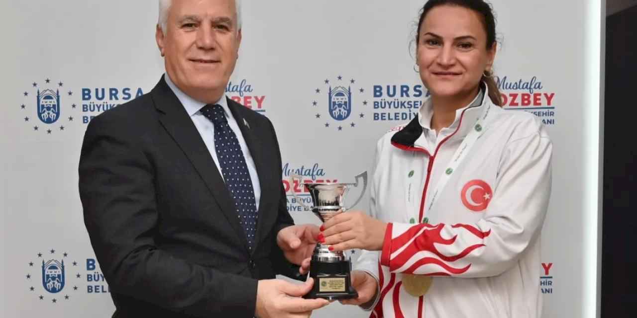 Başkan Bozbey dünya şampiyonu Dilek Yavaş’ı ağırladı