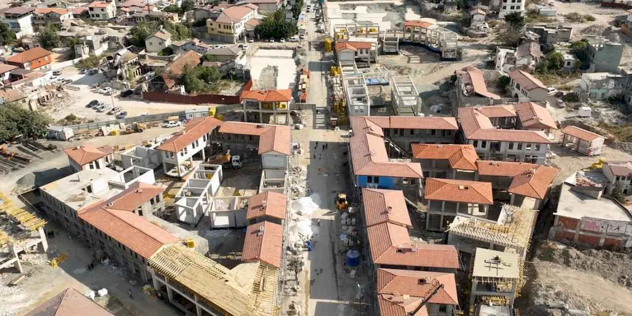 Hatay'ın kalbi ayağa kaldırılıyor! Tarihi Uzun Çarşı'da depremin izleri siliniyor