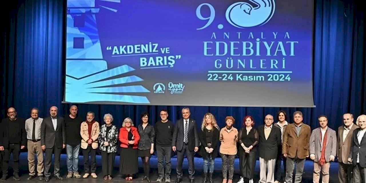 Antalya Muratpaşa'da demokrasi için sanat