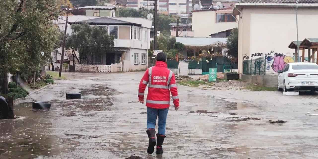 Bursa Gemlik'te sağanak taşkına yol açtı!