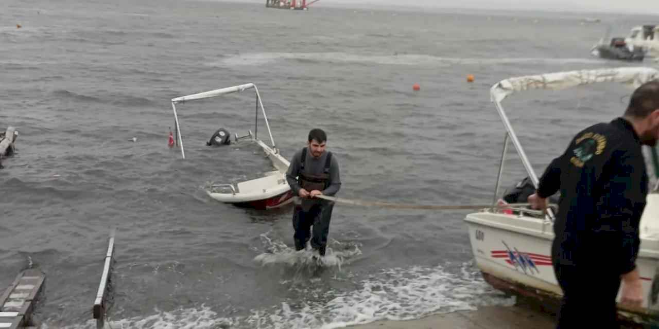 Kocaeli'de batan tekneler kıyıya çıkarıldı!