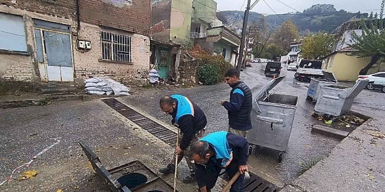 Büyükşehir ve MASKİ Ekipleri Siddetli Yağış ve Fırtınaya Karşı Sahada