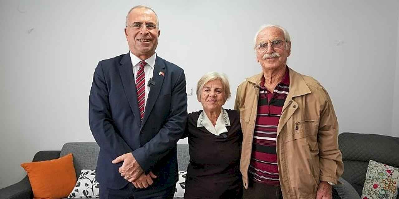 Başkan Ünal Işık, öğretmeni Ayşe Küçük'ü ziyaret etti