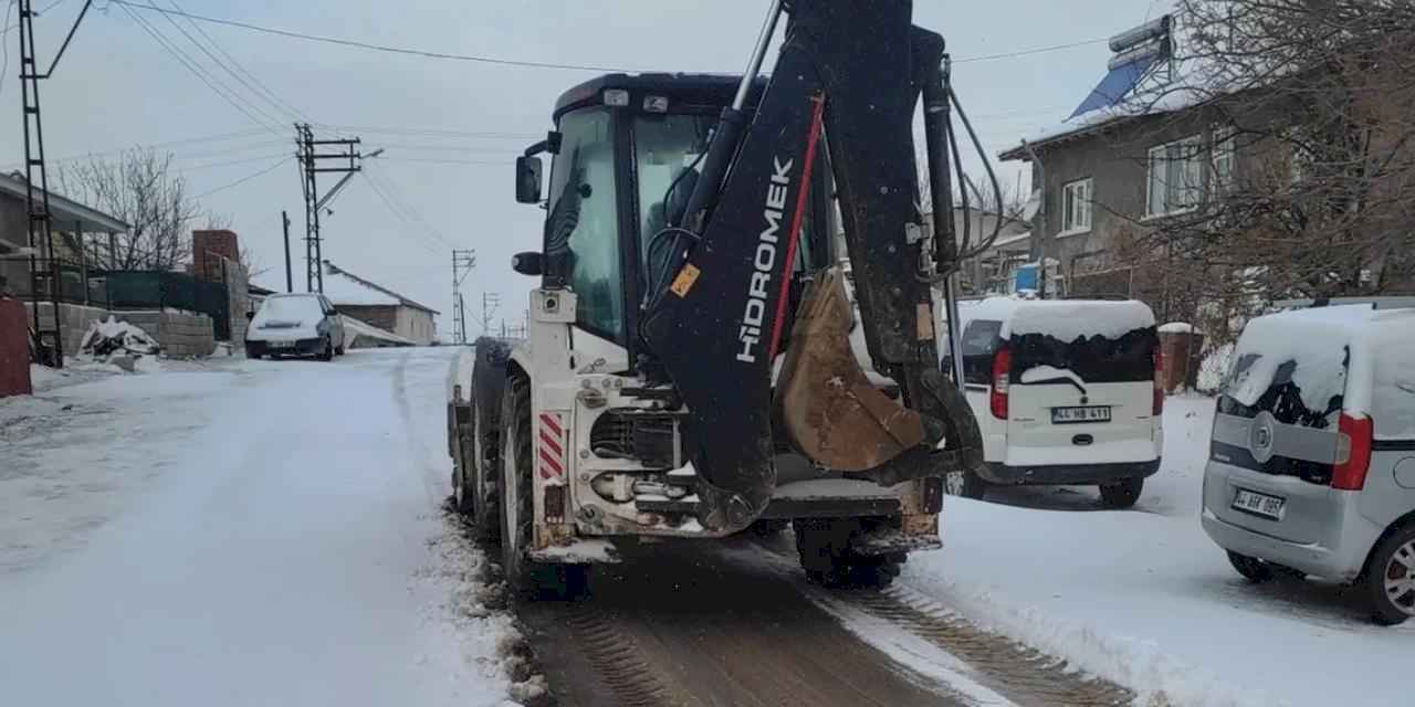 Malatya’da karla mücadele çalışmaları devam ediyor