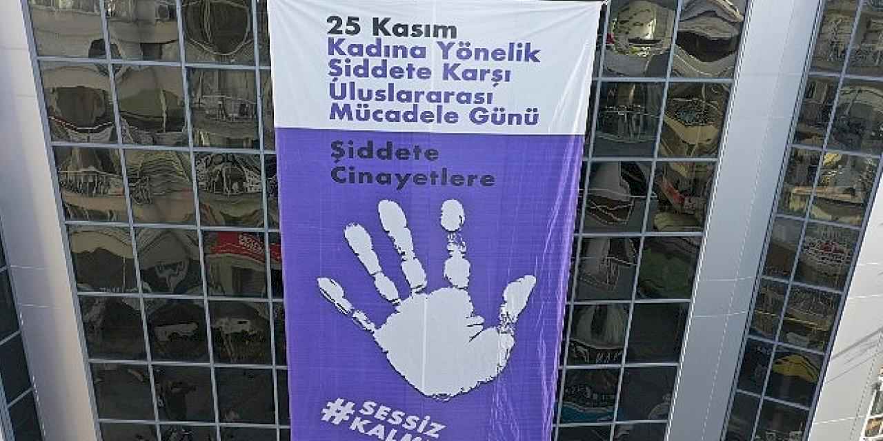 Konak'tan şiddete karşı dev afiş: Sessiz kalmıyoruz!