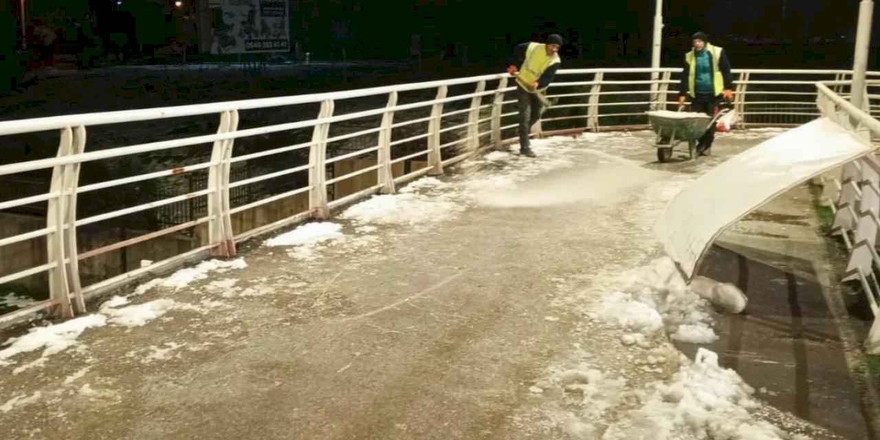 Kocaeli'nde üst geçitlere buzlanma müdahalesi