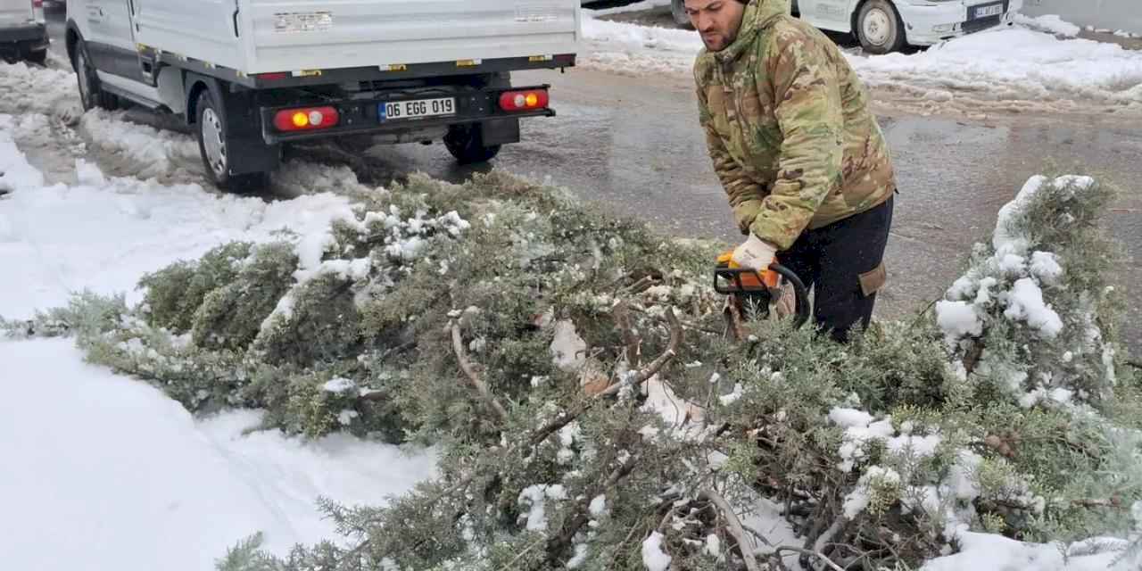 Malatya'da karla mücadele sürüyor