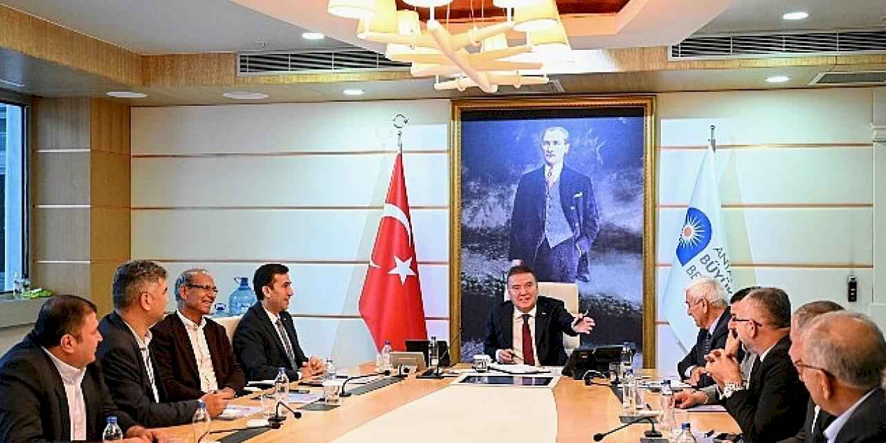 Başkan Böcek muhtar temsilcileriyle bir araya geldi