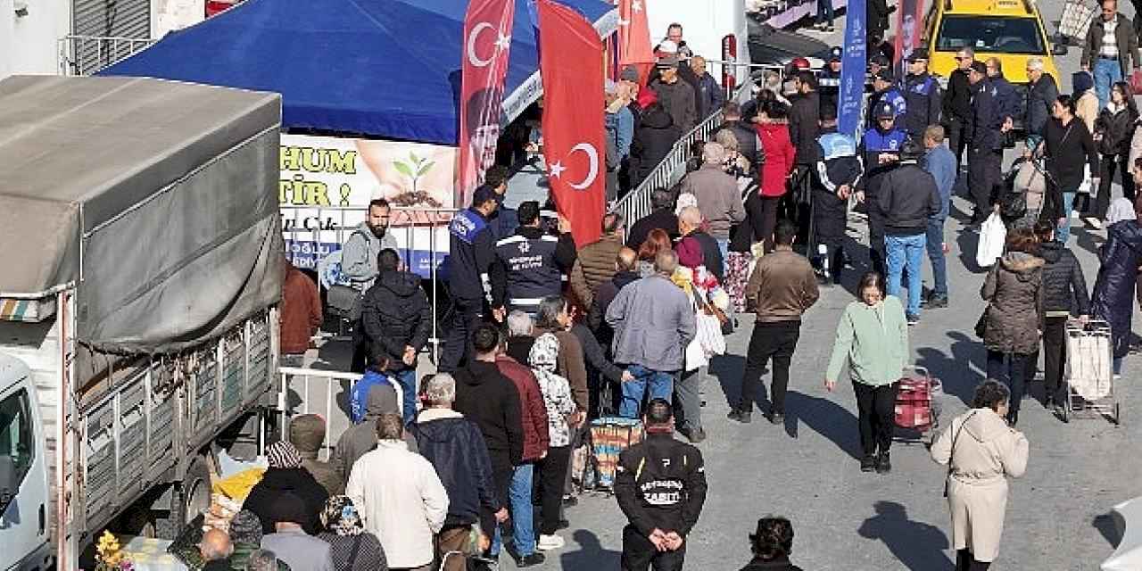 Aydın Büyükşehir Belediyesi'nin Ürettiği Fideler Sökeli Vatandaşlara Dağıtıldı