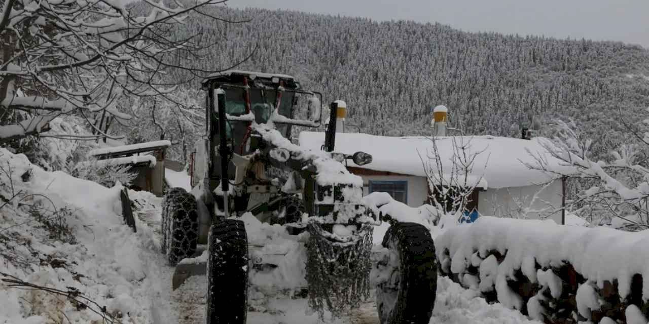 Artvin'de kar 125 köye ulaşımı kesti!