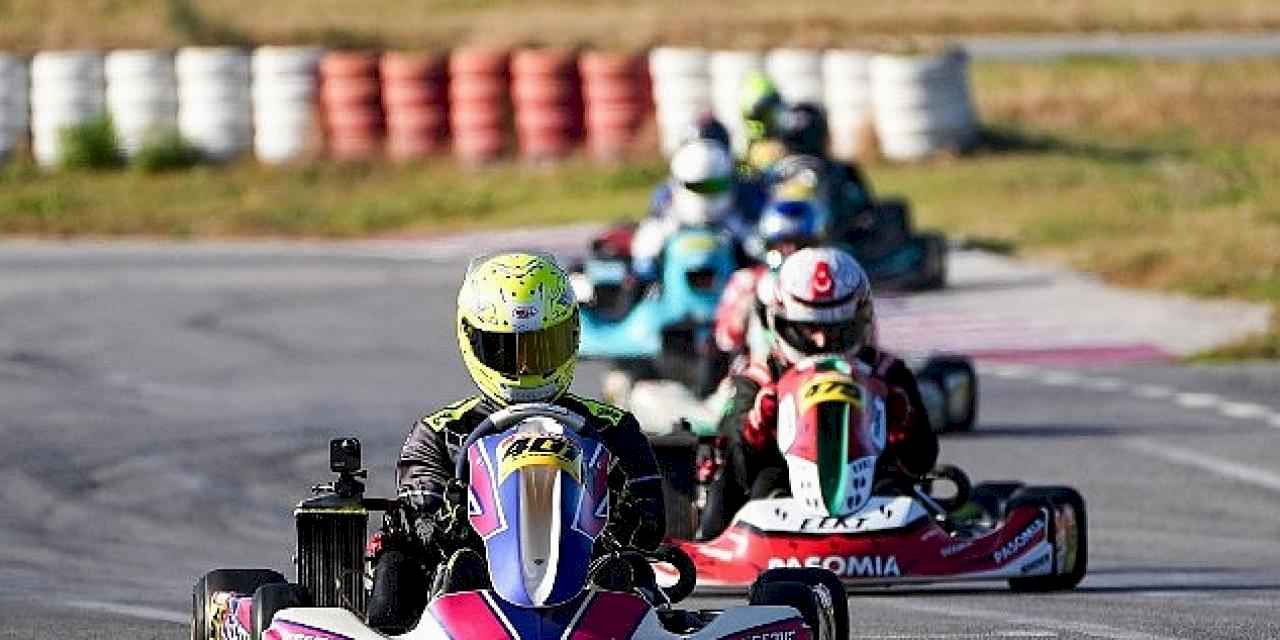 Karting Son Ayakta Büyük Çekişme