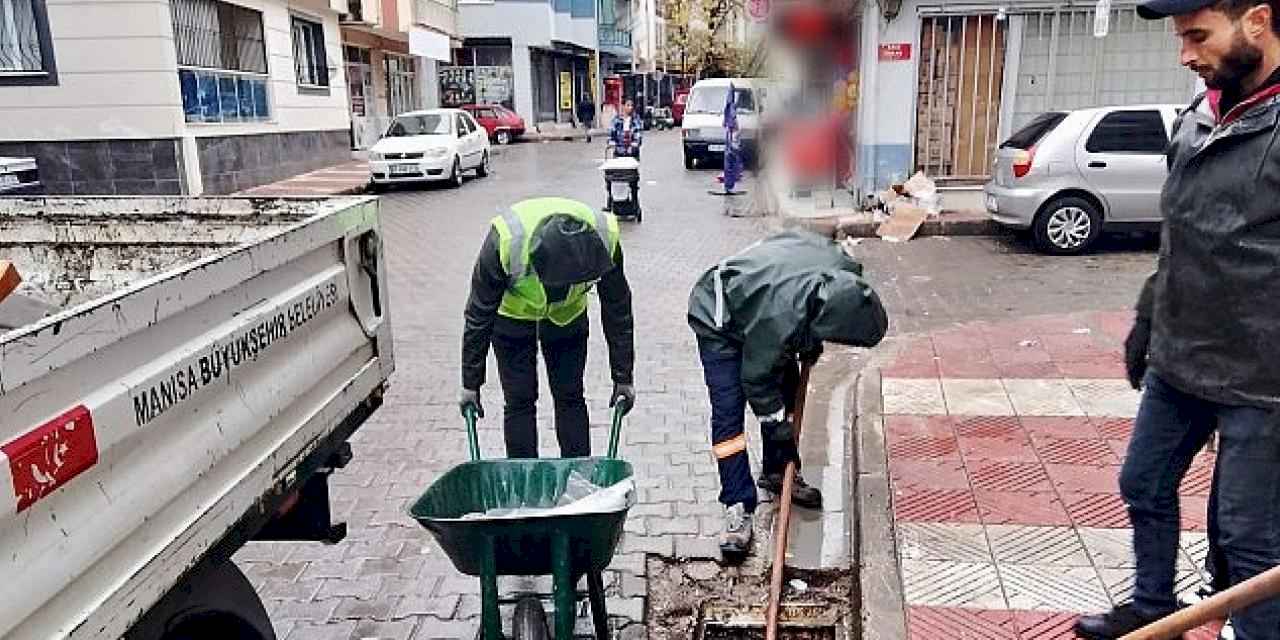 Büyükşehir ve MASKİ Ekipleri Yağışta Sahadaydı