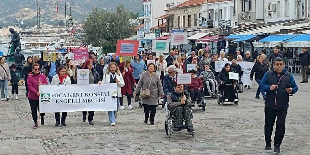 Foça'da Engelliler Farkındalık İçin Yürüdü