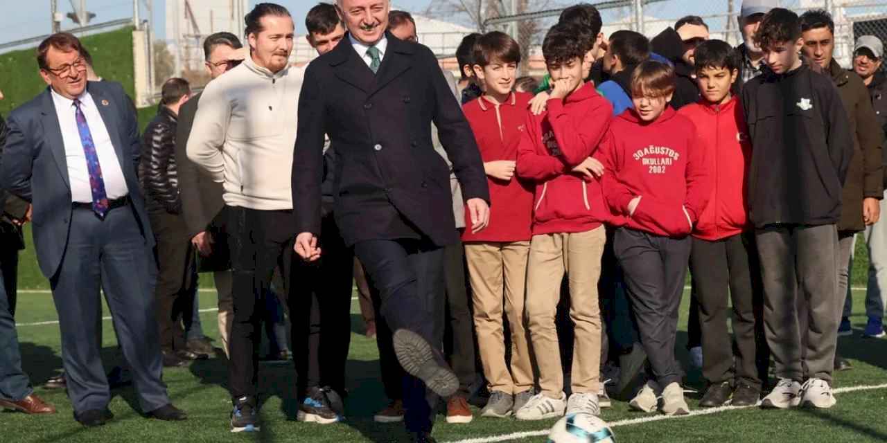 İzmit Ayazma’ya sentetik futbol sahası