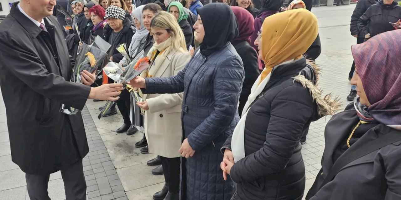 Kocaeli Gölcük'te Dünya Kadın Hakları Günü kutlandı