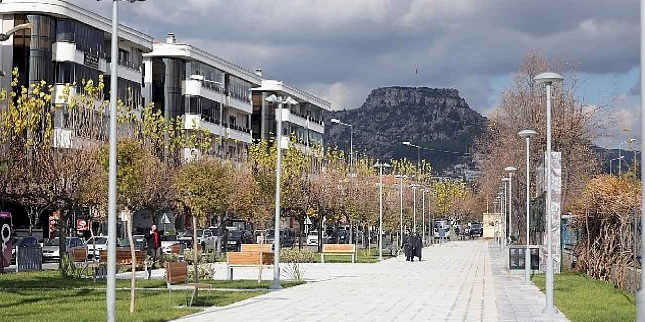 Sağlık Emekçileri Anıtı Bölgesi Yenilenen Yüzü ile Vatandaştan Tam Not Aldı