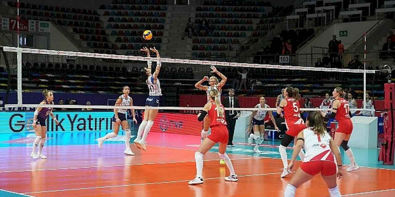 Kadın voleybol takımından 3-0'lık galibiyet