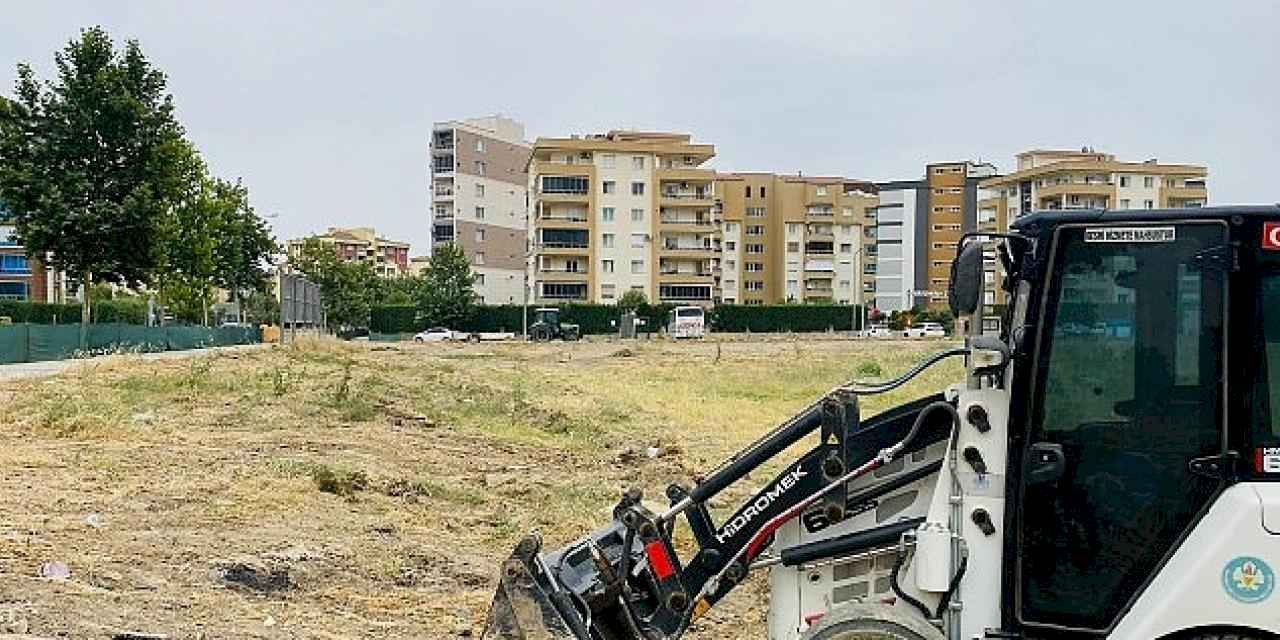 Manisa'da Yabani Ot Temizliği Çalışmaları Devam Ediyor