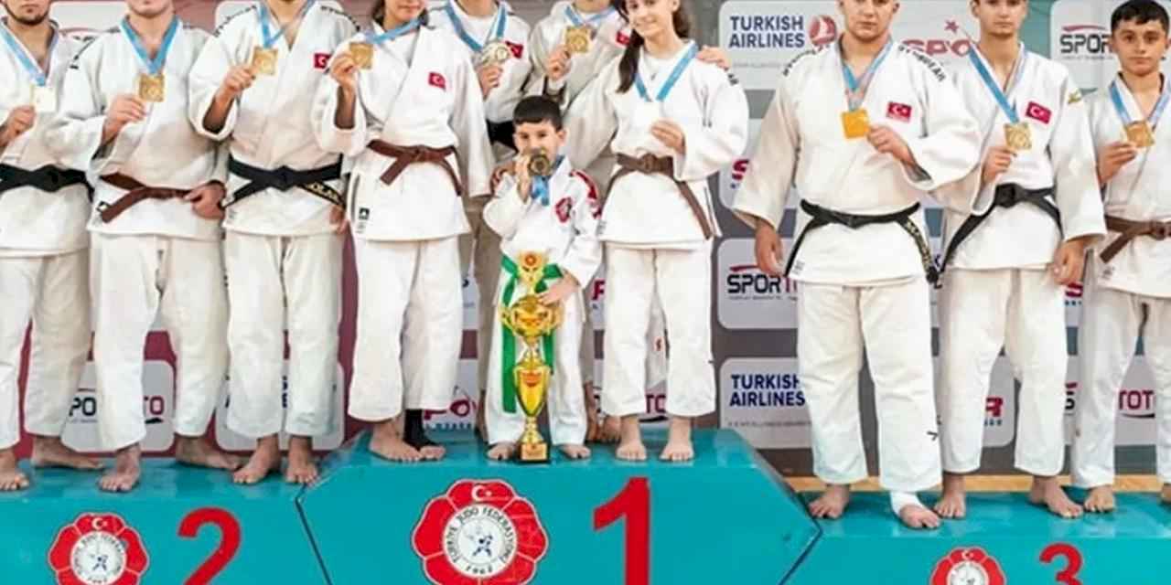 Konya'nın judoda bileği bükülmüyor