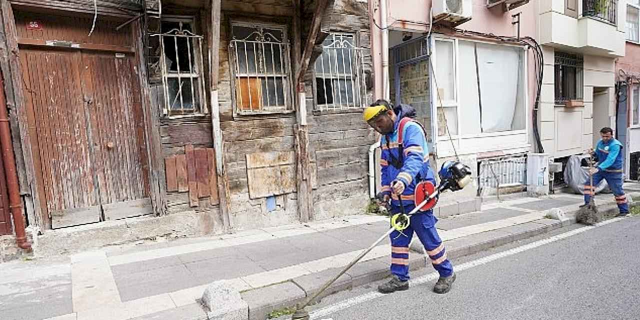 Üsküdar Belediyesi temizlik çalışmalarını yoğun bir şekilde sürdürüyor