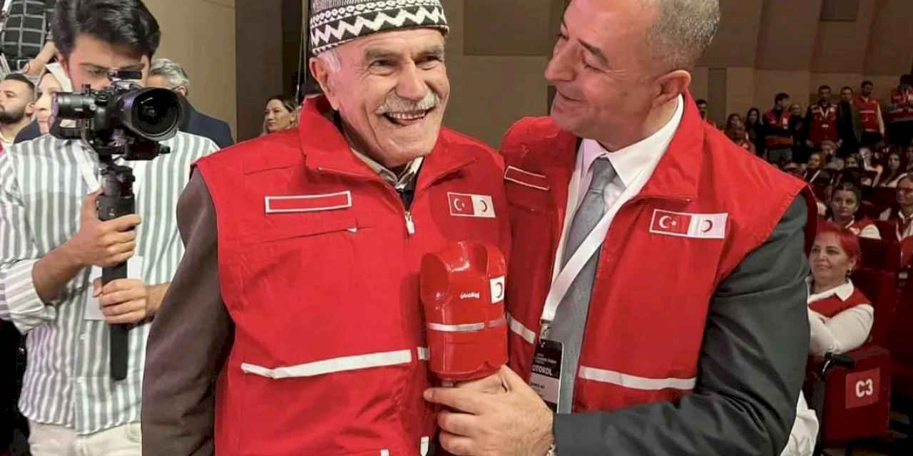 İyilik Meleği Şehmus Amca'ya Kızılay Özel Ödülü