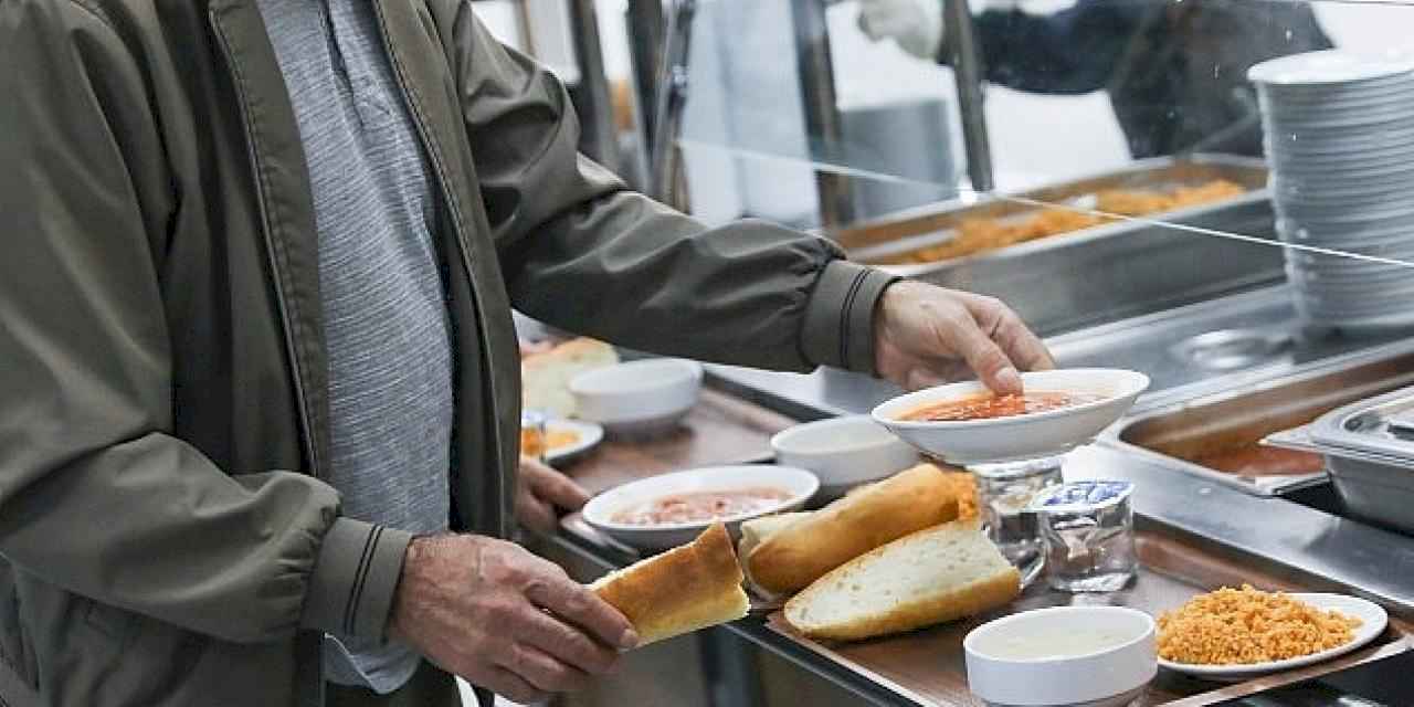 Buca Belediye Lokantaları öğrenciye ve emekliye can suyu oldu