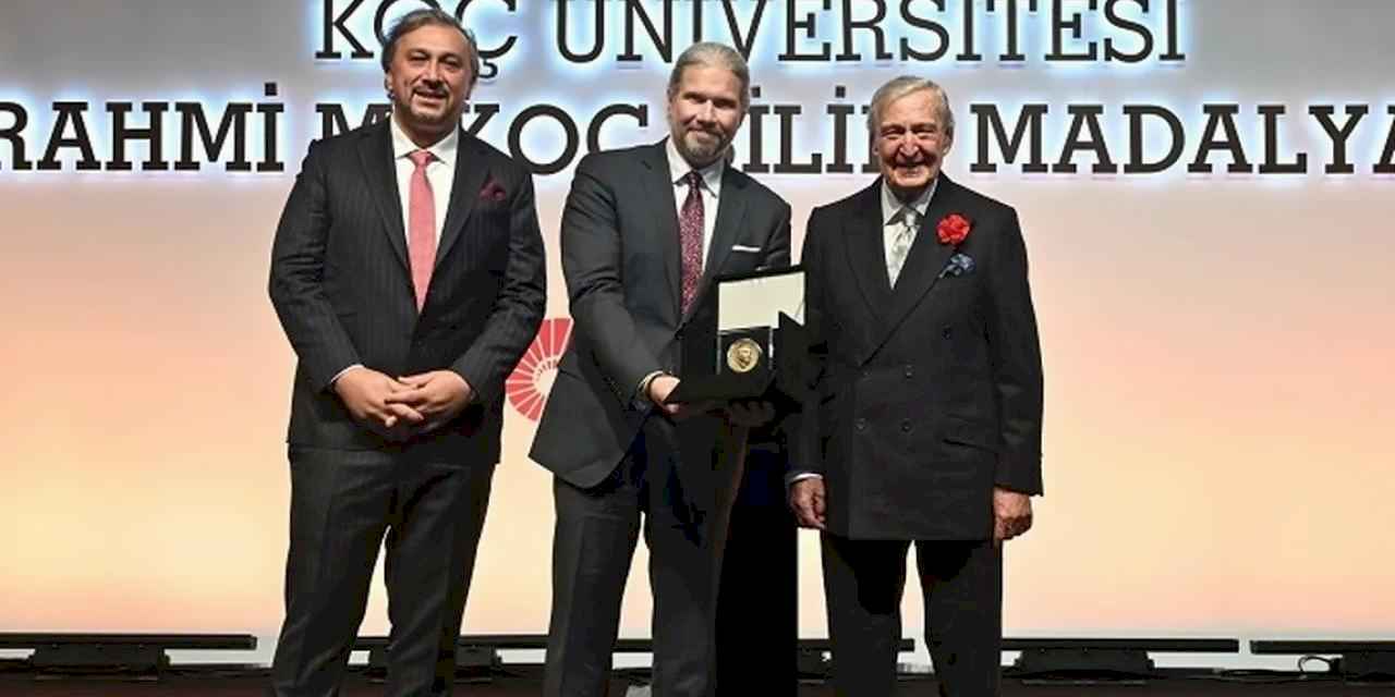 Rahmi M. Koç Bilim Madalyası'nın sahibi Prof. Dr. Atatüre oldu