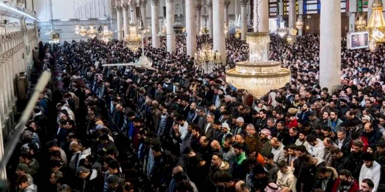 Tarihi Emevi Camii'nde ilk cuma namazı