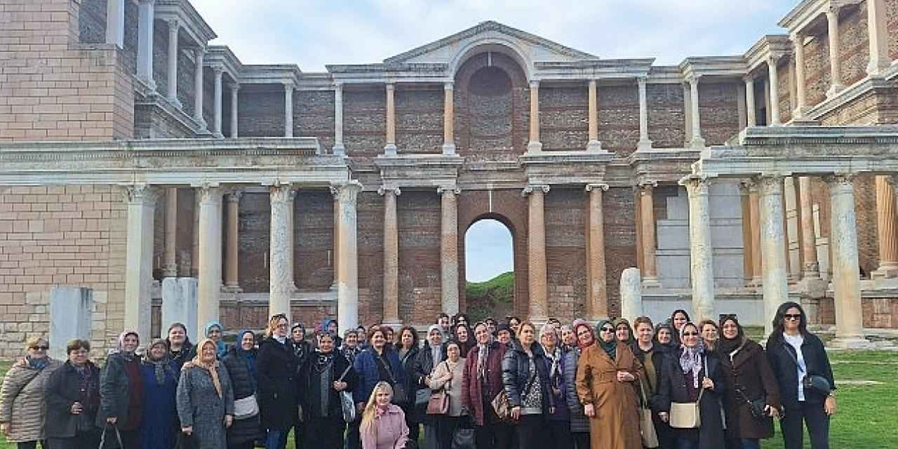 Manisalı Kadınlar Salihli İlçesindeki Güzellikleri Keşfetti