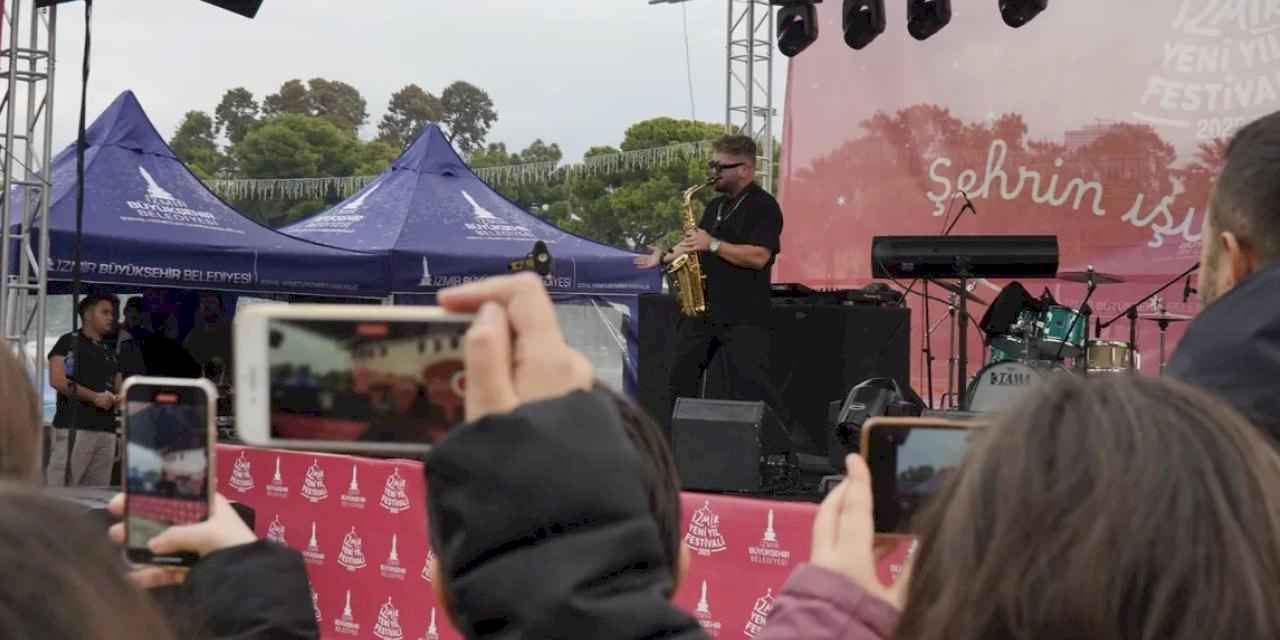 İzmir'de Yeni Yıl Festivali’nde coşku dolu anlar