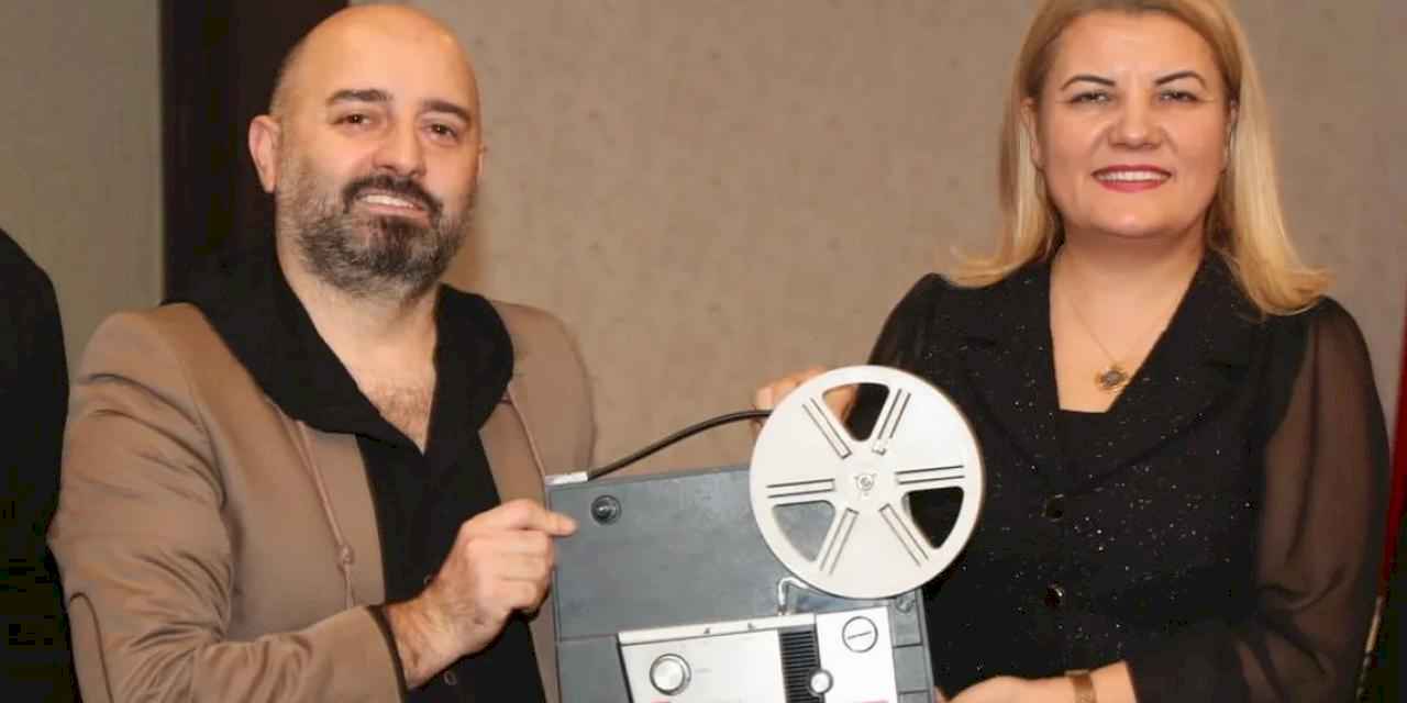 İzmit’te Oyuncak Müzesi’ne nostaljik film makinası bağışı