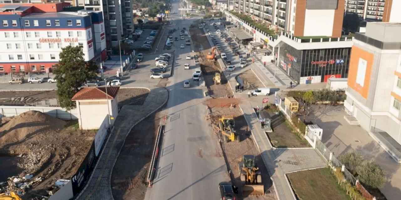 İzmir'de Eski Havaalanı Caddesi yenileniyor