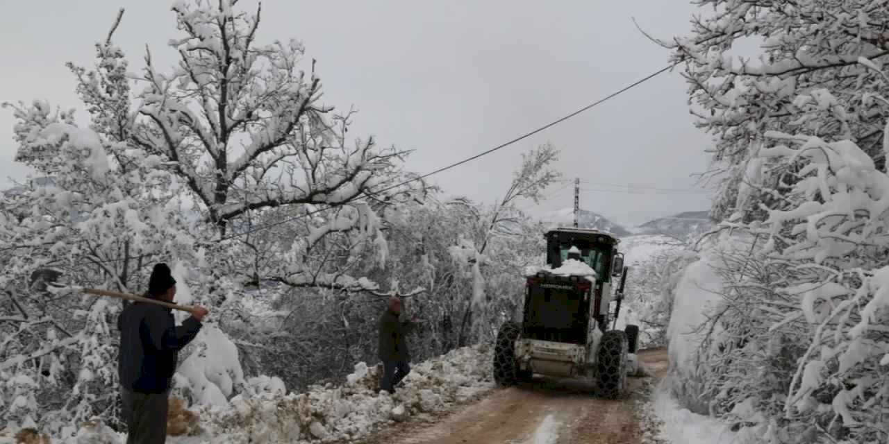 Artvin'de kar köylere ulaşımı kesti