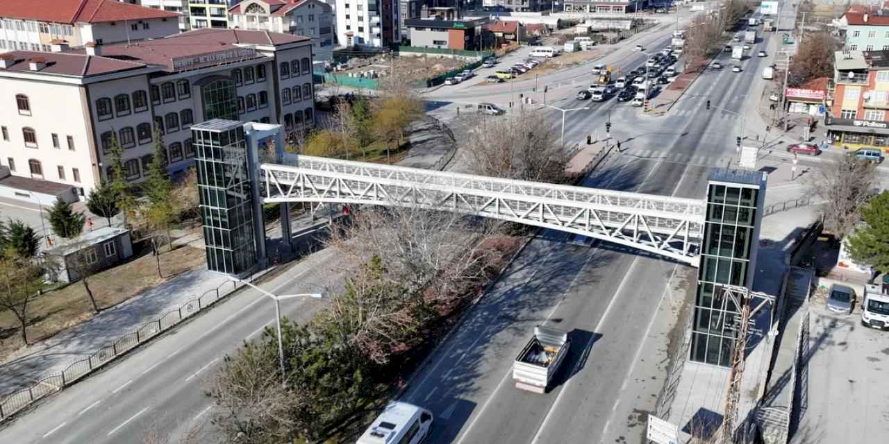 Konya’da yeniden inşa edilen Yaşar Doğu Yaya Üst Geçidi hizmete açıldı