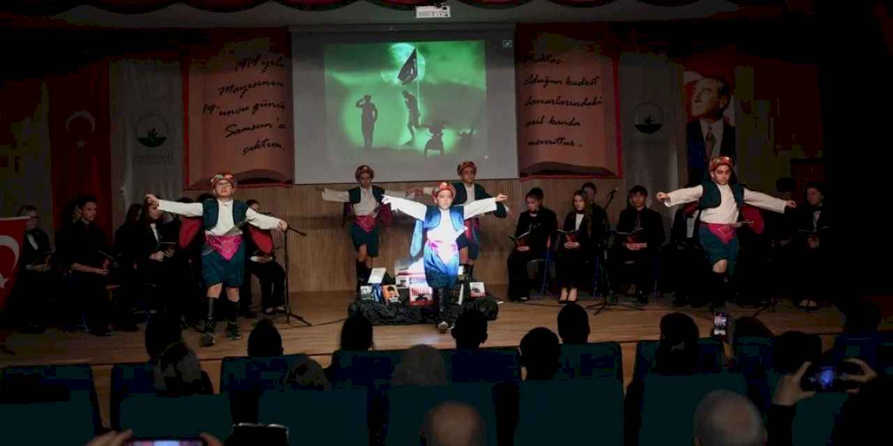 Nutuk Bursa Osmangazi’de teatral gösteriyle anlatıldı