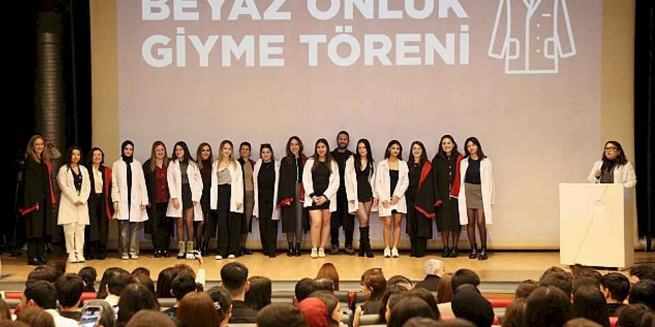 BİLGİ Sağlık öğrencileri beyaz önlüklerini giyerek mesleğe ilk adımlarını attı