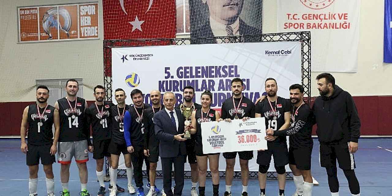 Kurumlararası Voleybol Turnuvası'nda Şampiyon Küçükçekmece İtfaiye