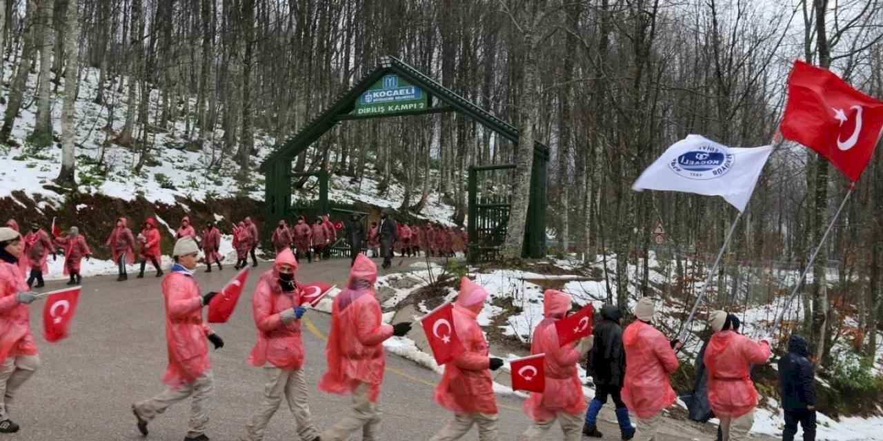 Kağıtspor izcileri Sarıkamış Şehitleri için yürüdü