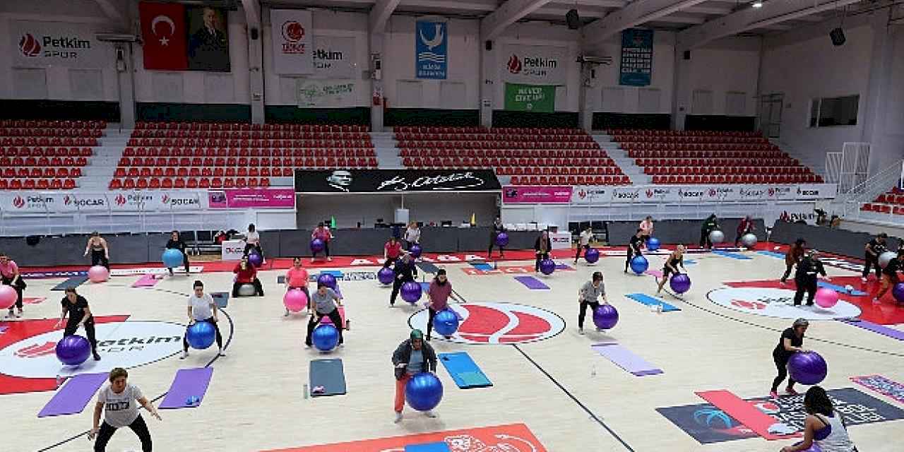 Aliağalı Kadınlar Pilates ve Aerobikle Hem Fiziksel Hem Ruhsal Sağlıklarını Geliştiriyor