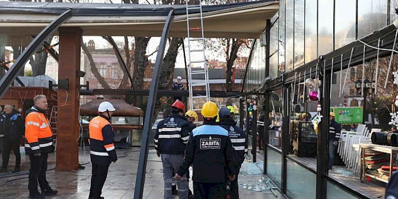 Tarihi Sirkeci Garına Komşu Kaçak Kafe Yıkıldı