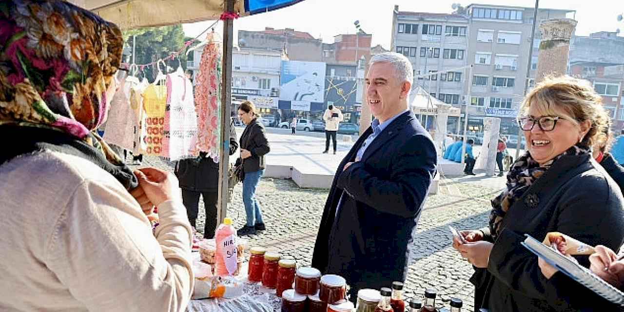 Bergama Belediyesi Üreten Kadınlar İçin Yeni Yıl Pazarı Kurdu