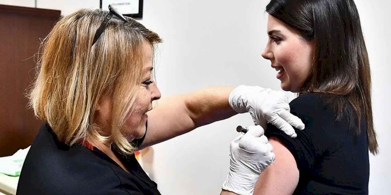 İzmir Büyükşehir Belediyesi HPV aşısı uygulamasını başlattı