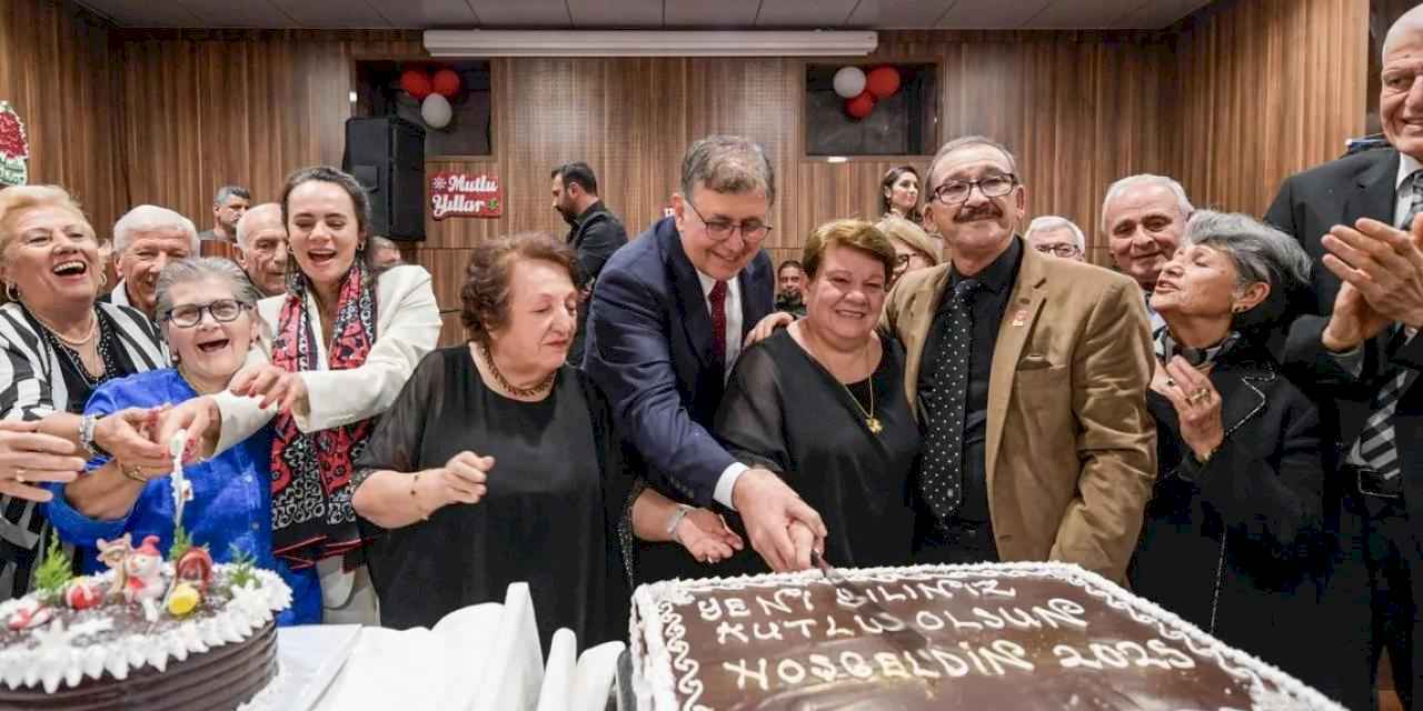 İzmir'de huzurevinde yeni yıla merhaba buluşması