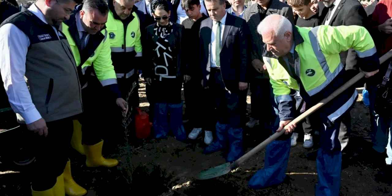 Bursa Büyükşehir’le toprak bereketleniyor, çiftçi kazanıyor